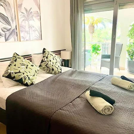 Lovely Accommodation In The Best Location 10-12 Beds!-3